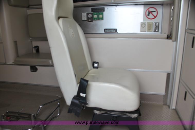image for item H5388 2009 Ford E450 Super Duty ambulance