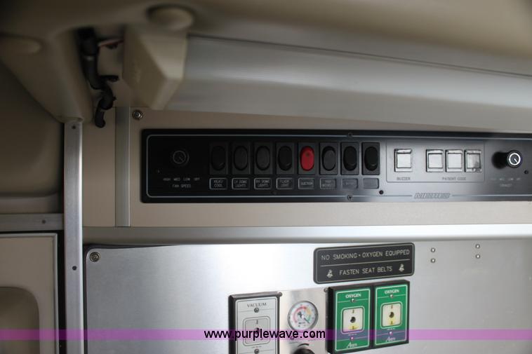 image for item H5388 2009 Ford E450 Super Duty ambulance