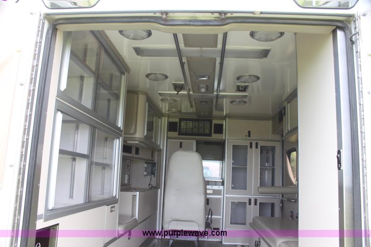 image for item H5388 2009 Ford E450 Super Duty ambulance