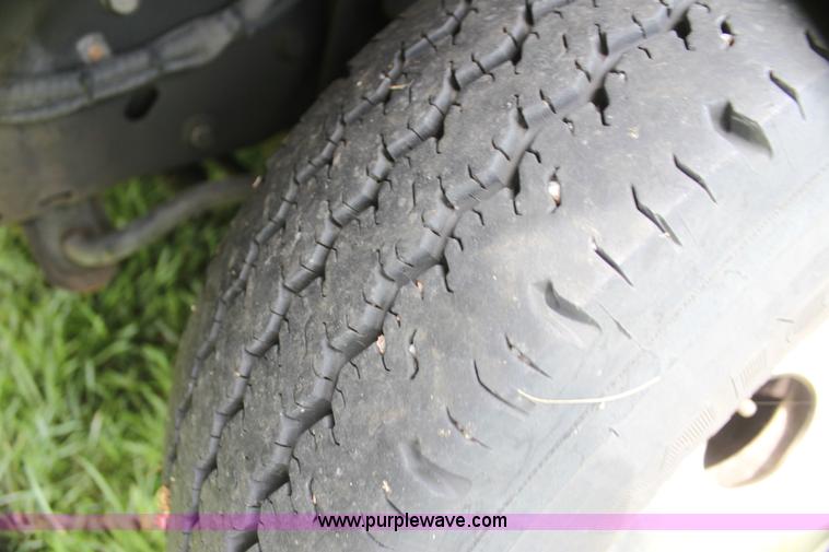 image for item H5388 2009 Ford E450 Super Duty ambulance