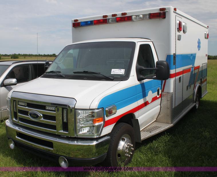 image for item H5389 2009 Ford E450 ambulance