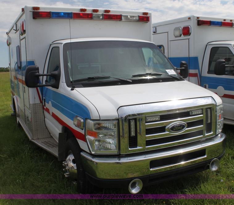 image for item H5389 2009 Ford E450 ambulance