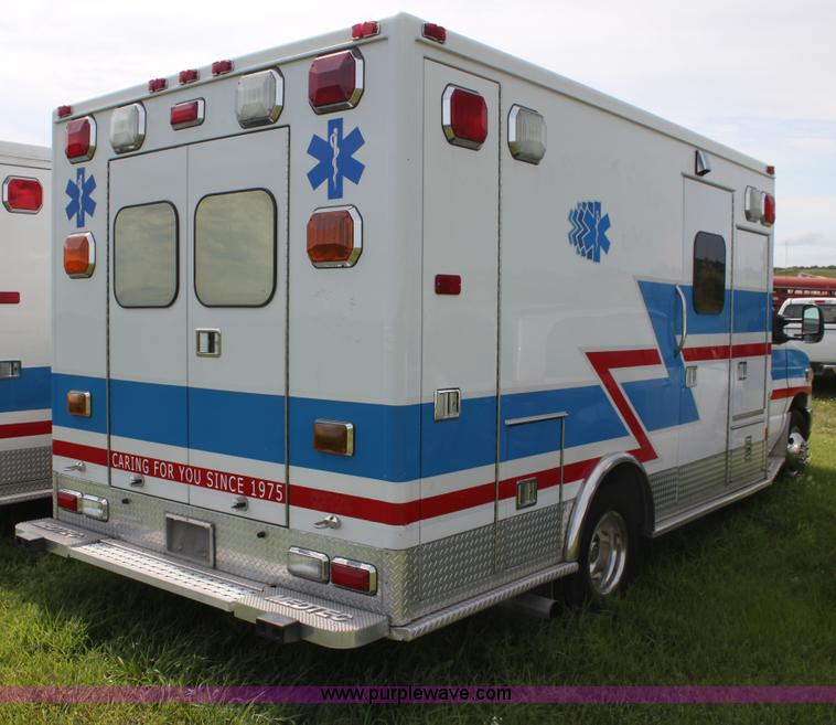 image for item H5389 2009 Ford E450 ambulance