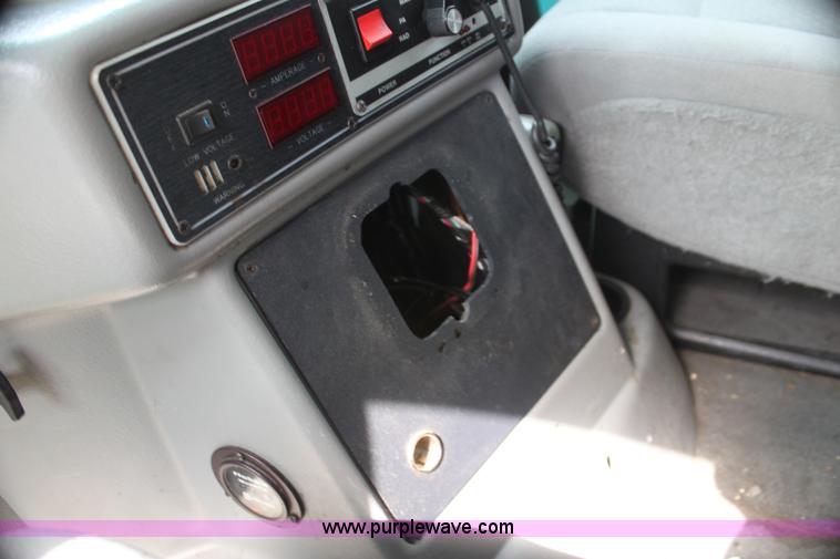 image for item H5389 2009 Ford E450 ambulance