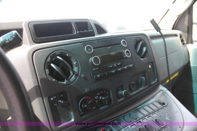 image for item H5389 2009 Ford E450 ambulance