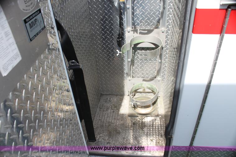 image for item H5389 2009 Ford E450 ambulance