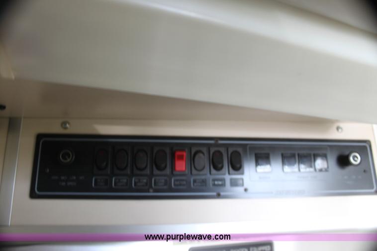 image for item H5389 2009 Ford E450 ambulance