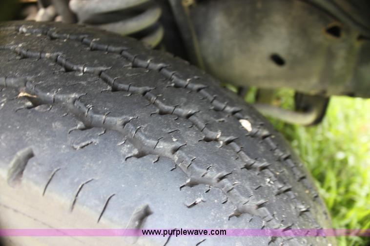 image for item H5389 2009 Ford E450 ambulance