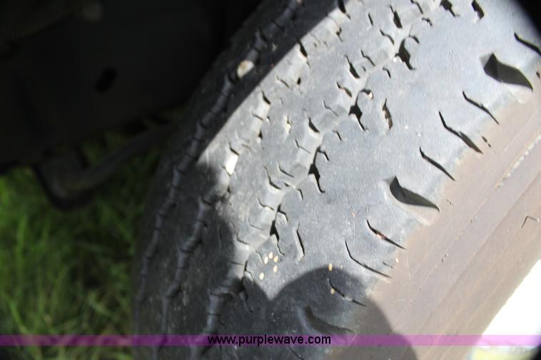 image for item H5389 2009 Ford E450 ambulance