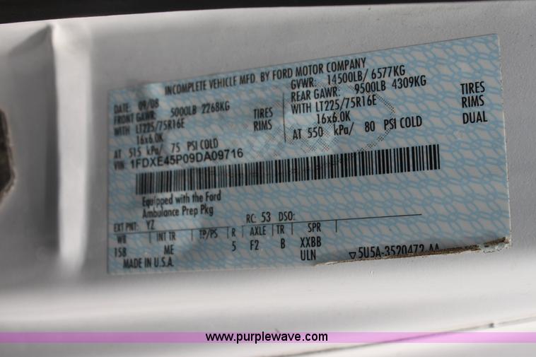 image for item H5389 2009 Ford E450 ambulance