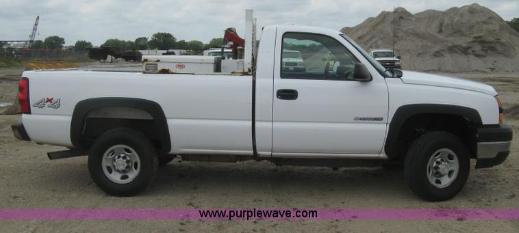 image for item H5398 2006 Chevrolet Silverado 2500HD pickup truck