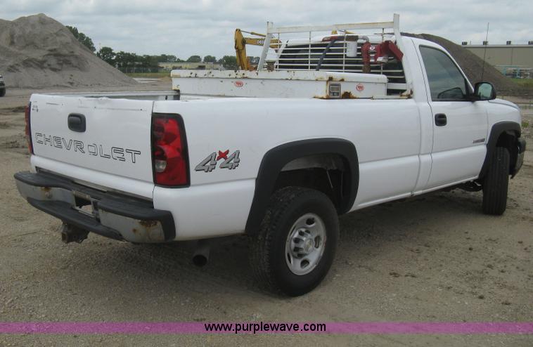 image for item H5398 2006 Chevrolet Silverado 2500HD pickup truck