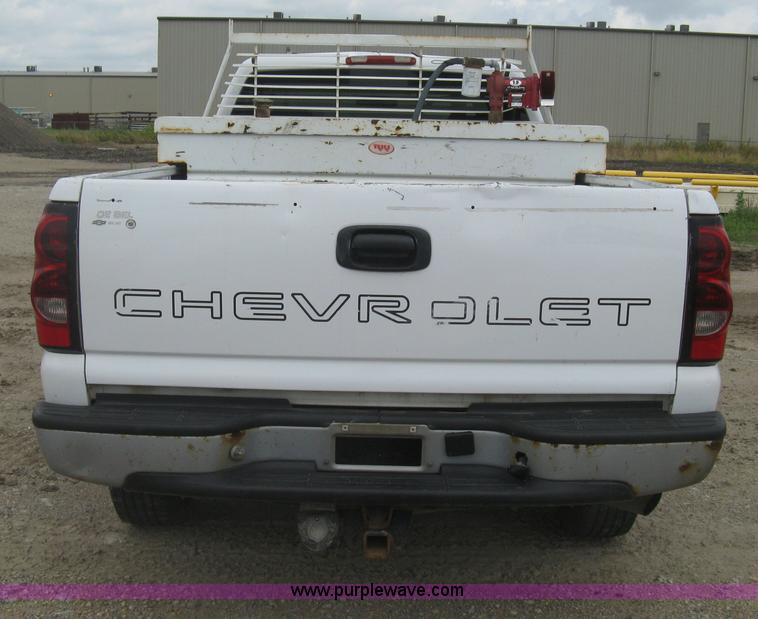 image for item H5398 2006 Chevrolet Silverado 2500HD pickup truck