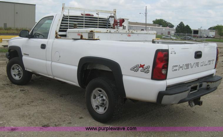 image for item H5398 2006 Chevrolet Silverado 2500HD pickup truck