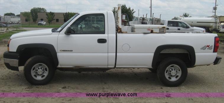 image for item H5398 2006 Chevrolet Silverado 2500HD pickup truck