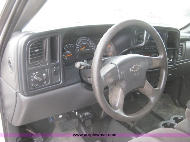 image for item H5398 2006 Chevrolet Silverado 2500HD pickup truck