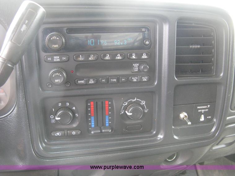 image for item H5398 2006 Chevrolet Silverado 2500HD pickup truck