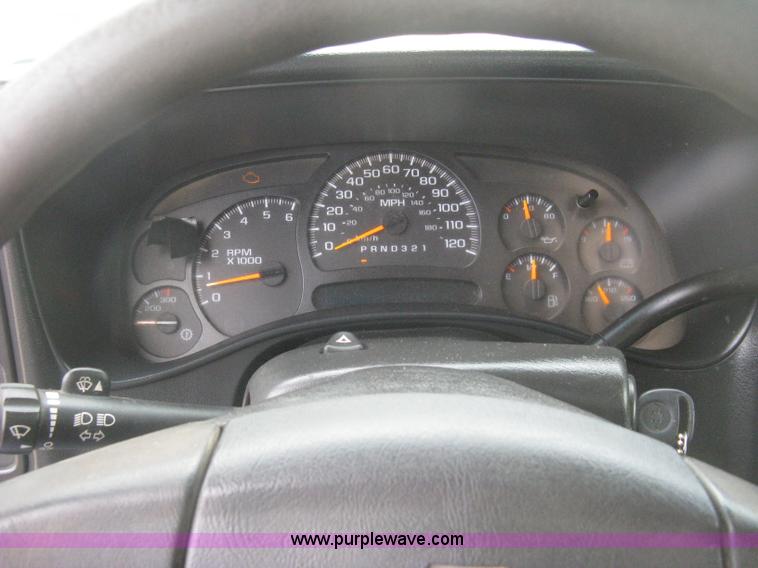 image for item H5398 2006 Chevrolet Silverado 2500HD pickup truck