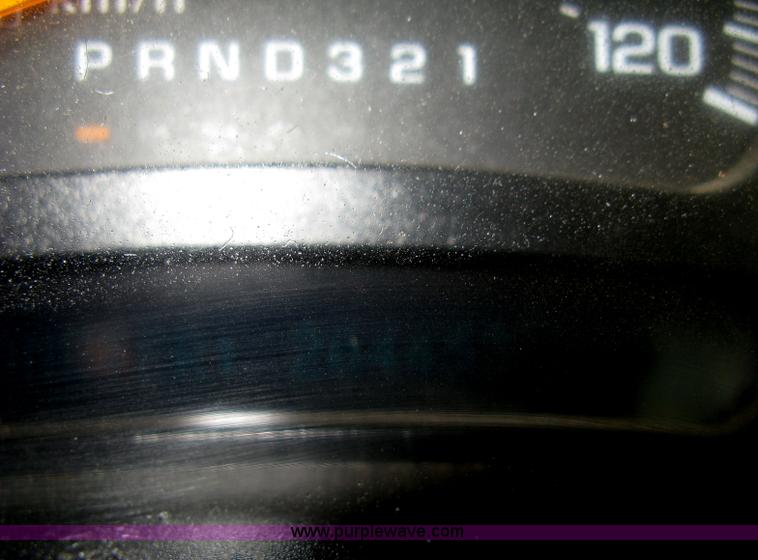 image for item H5398 2006 Chevrolet Silverado 2500HD pickup truck