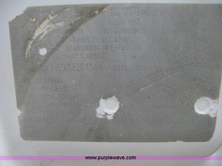 image for item H5398 2006 Chevrolet Silverado 2500HD pickup truck