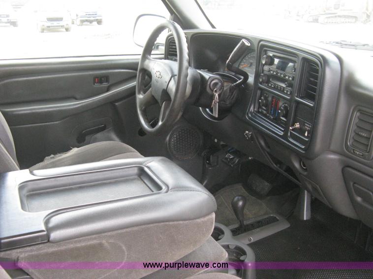 image for item H5398 2006 Chevrolet Silverado 2500HD pickup truck