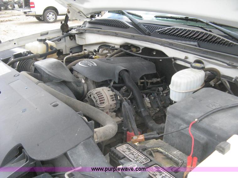 image for item H5398 2006 Chevrolet Silverado 2500HD pickup truck