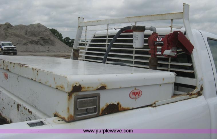 image for item H5398 2006 Chevrolet Silverado 2500HD pickup truck