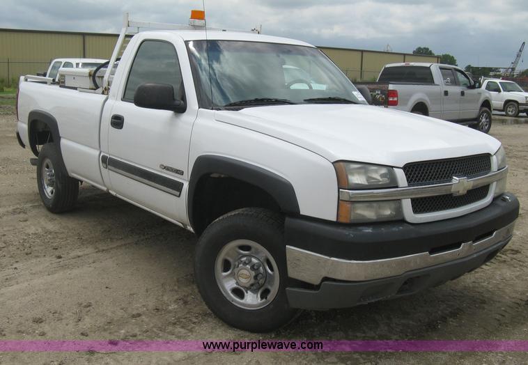 image for item H5400 2003 Chevrolet Silverado 2500HD pickup truck
