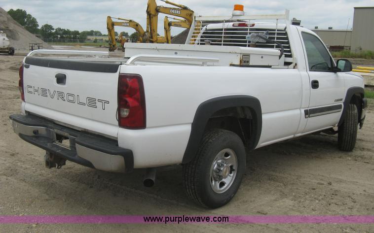 image for item H5400 2003 Chevrolet Silverado 2500HD pickup truck