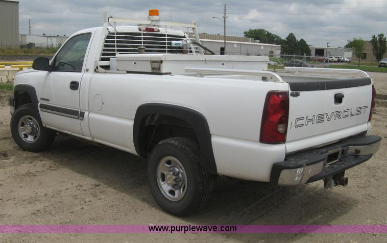 image for item H5400 2003 Chevrolet Silverado 2500HD pickup truck