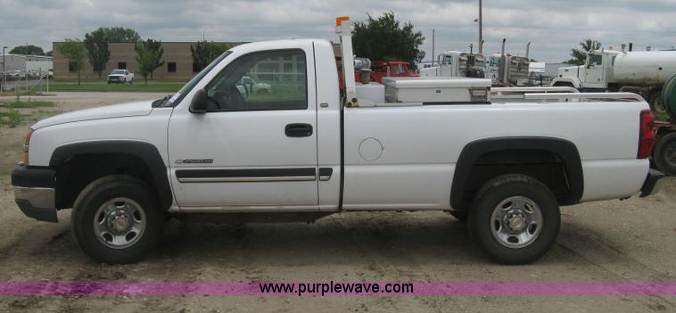 image for item H5400 2003 Chevrolet Silverado 2500HD pickup truck