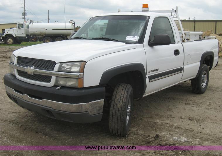 image for item H5400 2003 Chevrolet Silverado 2500HD pickup truck