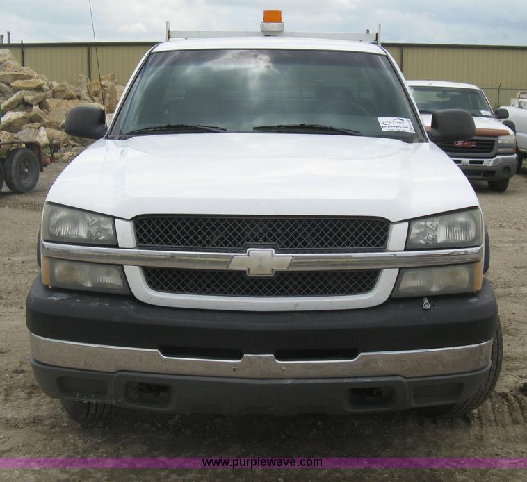 image for item H5400 2003 Chevrolet Silverado 2500HD pickup truck