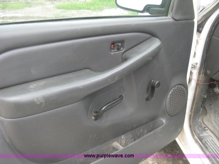 image for item H5400 2003 Chevrolet Silverado 2500HD pickup truck