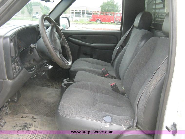 image for item H5400 2003 Chevrolet Silverado 2500HD pickup truck