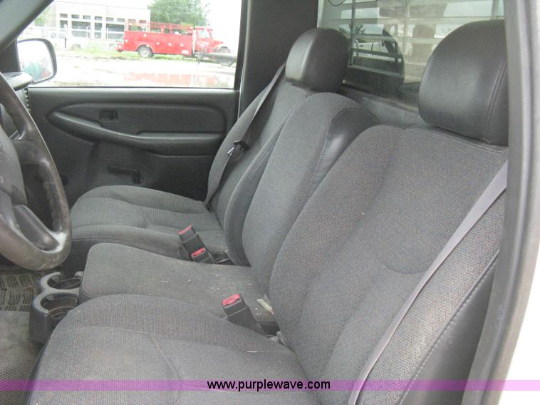 image for item H5400 2003 Chevrolet Silverado 2500HD pickup truck