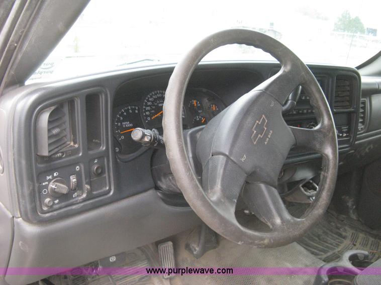 image for item H5400 2003 Chevrolet Silverado 2500HD pickup truck