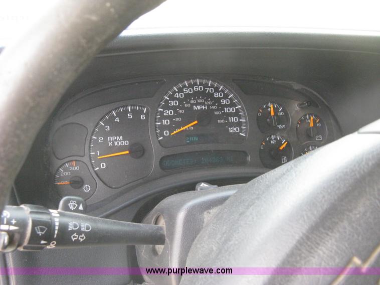 image for item H5400 2003 Chevrolet Silverado 2500HD pickup truck