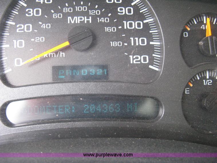 image for item H5400 2003 Chevrolet Silverado 2500HD pickup truck