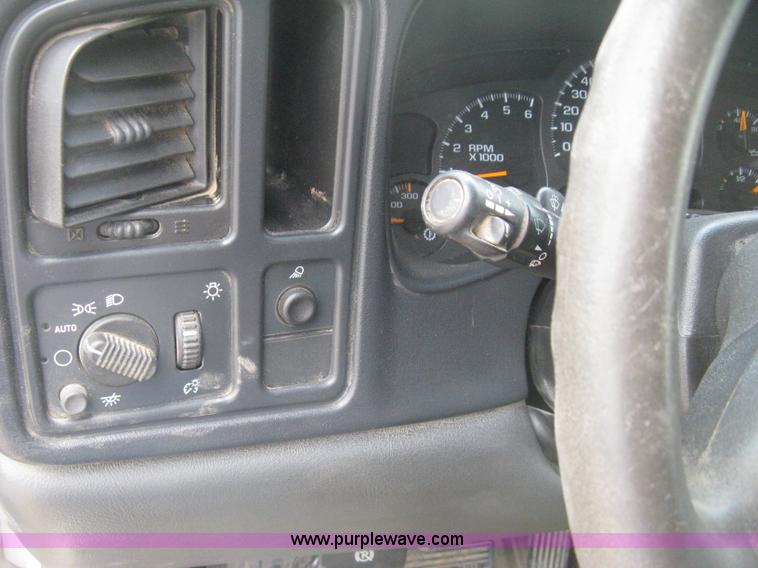 image for item H5400 2003 Chevrolet Silverado 2500HD pickup truck