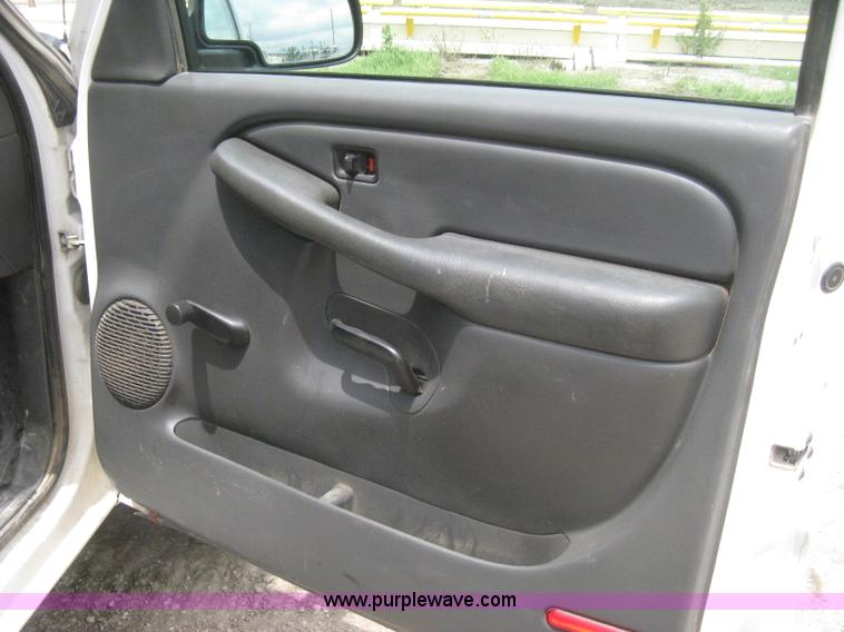 image for item H5400 2003 Chevrolet Silverado 2500HD pickup truck