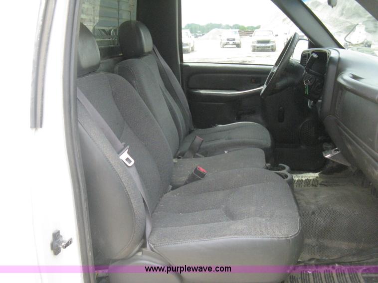 image for item H5400 2003 Chevrolet Silverado 2500HD pickup truck