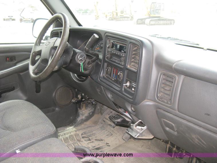 image for item H5400 2003 Chevrolet Silverado 2500HD pickup truck