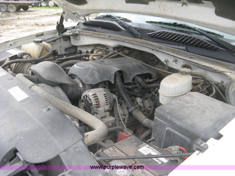 image for item H5400 2003 Chevrolet Silverado 2500HD pickup truck