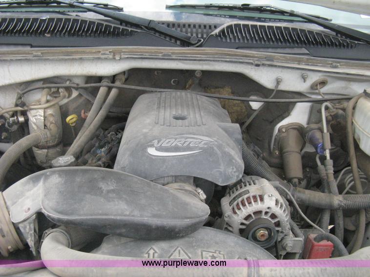 image for item H5400 2003 Chevrolet Silverado 2500HD pickup truck