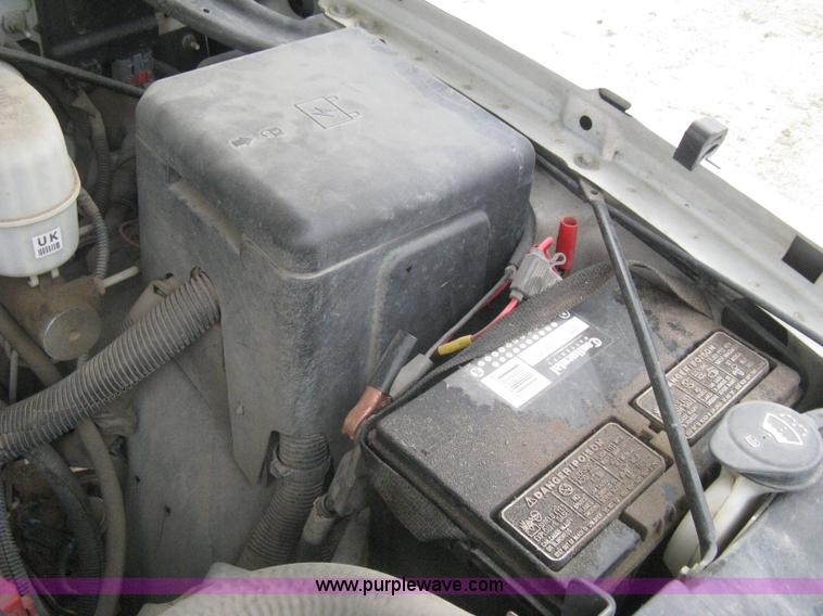 image for item H5400 2003 Chevrolet Silverado 2500HD pickup truck