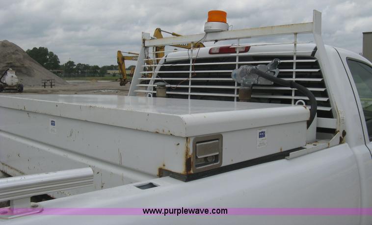 image for item H5400 2003 Chevrolet Silverado 2500HD pickup truck