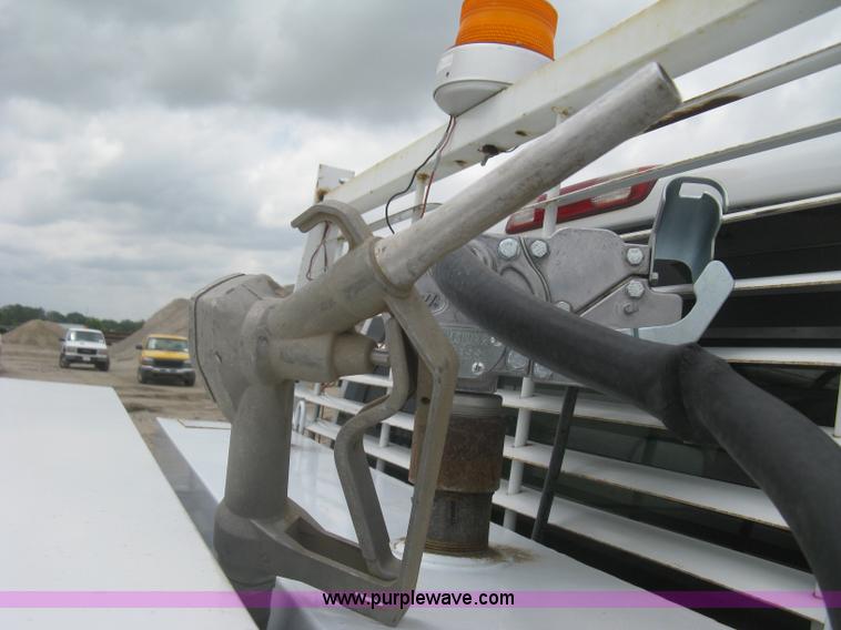 image for item H5400 2003 Chevrolet Silverado 2500HD pickup truck