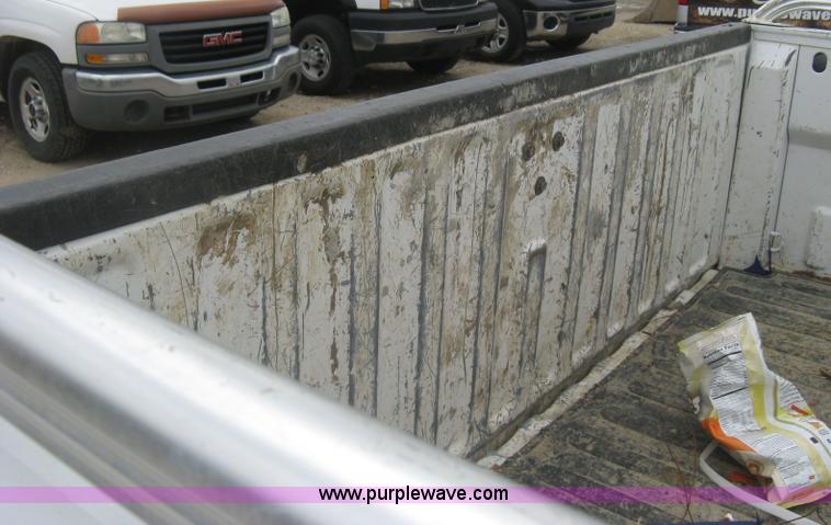 image for item H5400 2003 Chevrolet Silverado 2500HD pickup truck