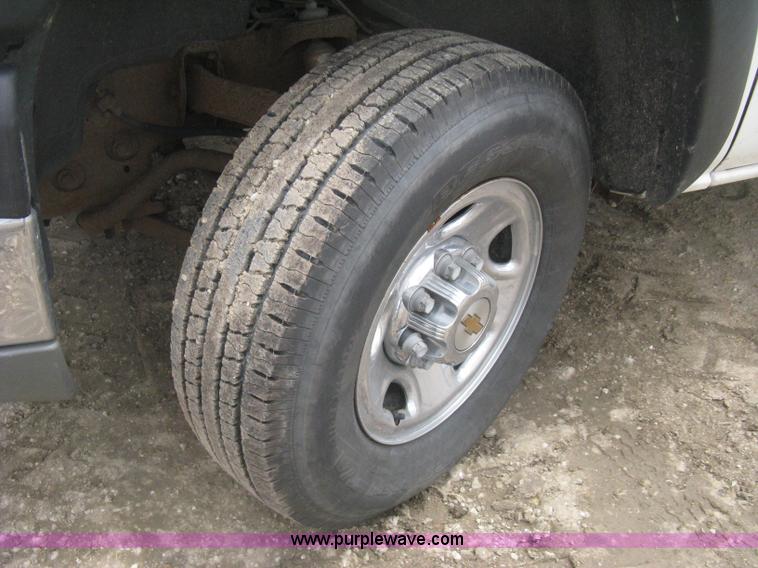 image for item H5400 2003 Chevrolet Silverado 2500HD pickup truck